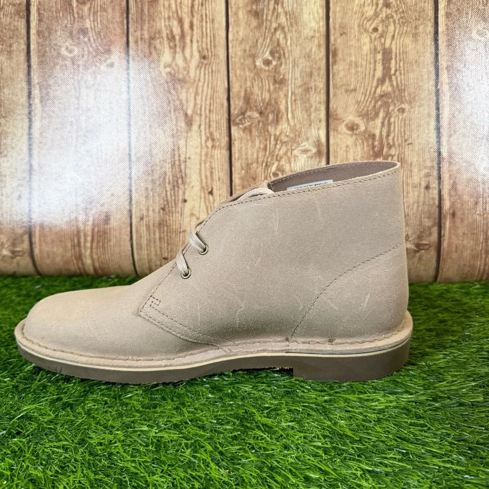 Clarks Shepton Chukka Boots Mens size 8.5 M Taupe Distressed Suede Lace Up